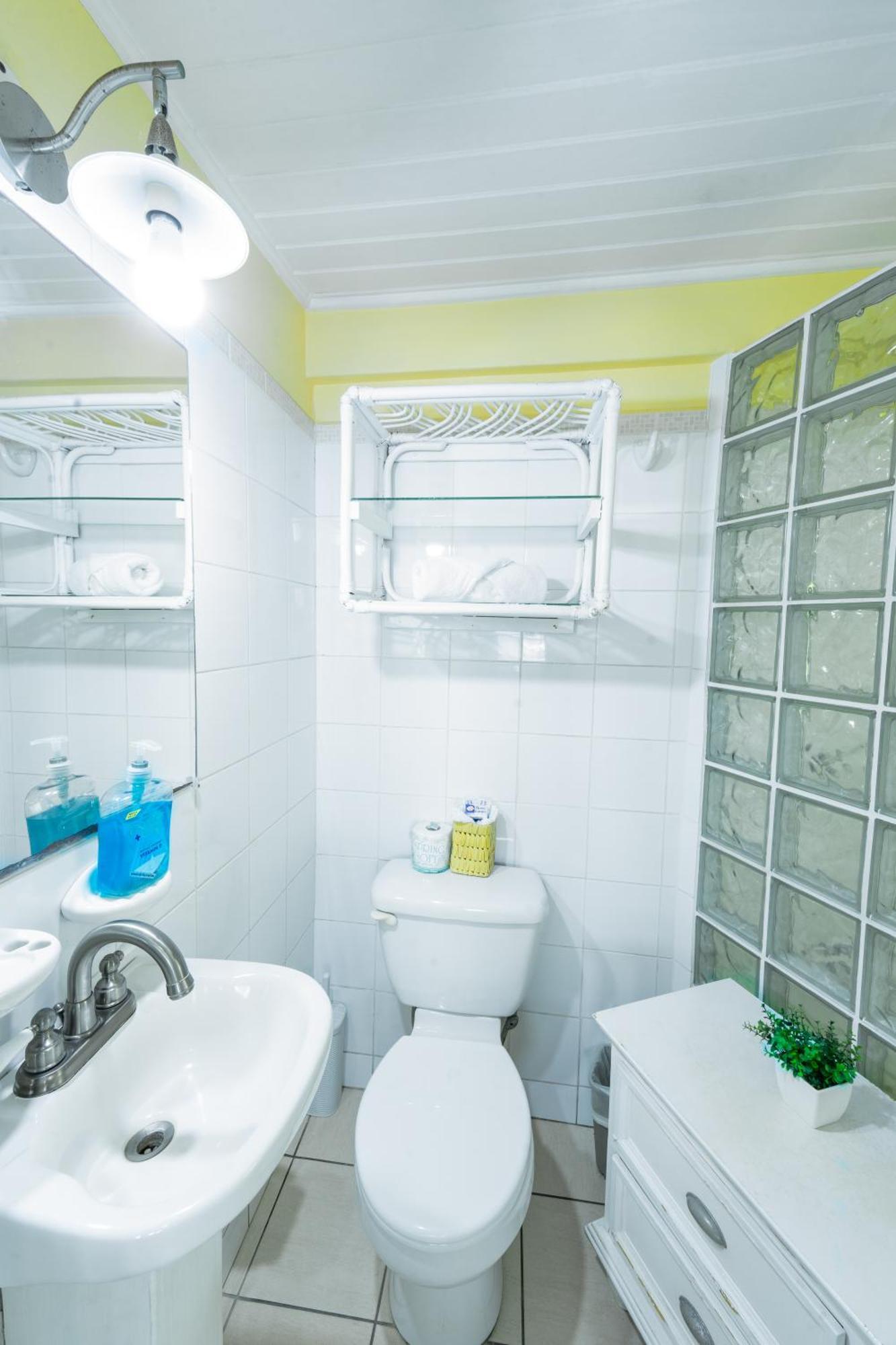 Deyna'S City Inn St. George's Bilik gambar